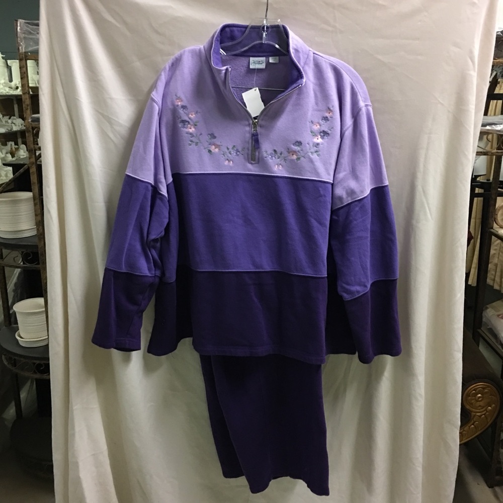 Women’s sweats and sweatshirt set